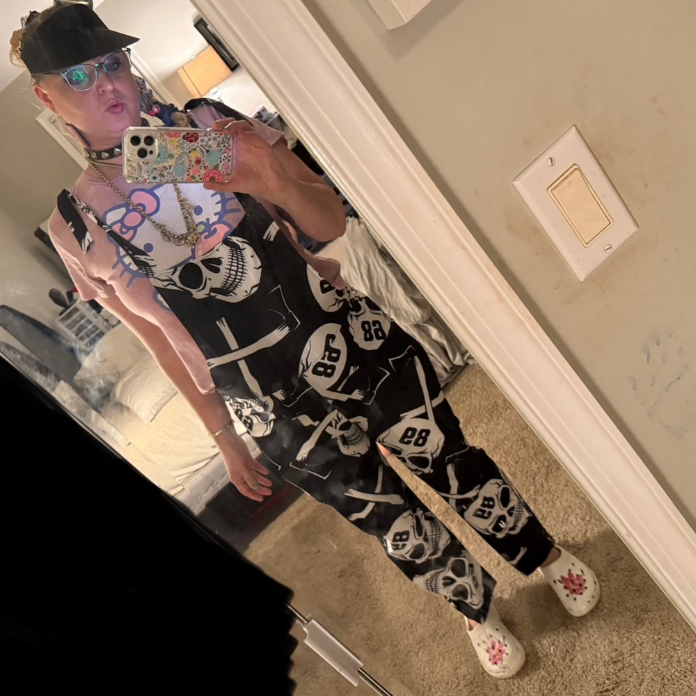 Silky skull print Jumpsuit size XL- lightweight